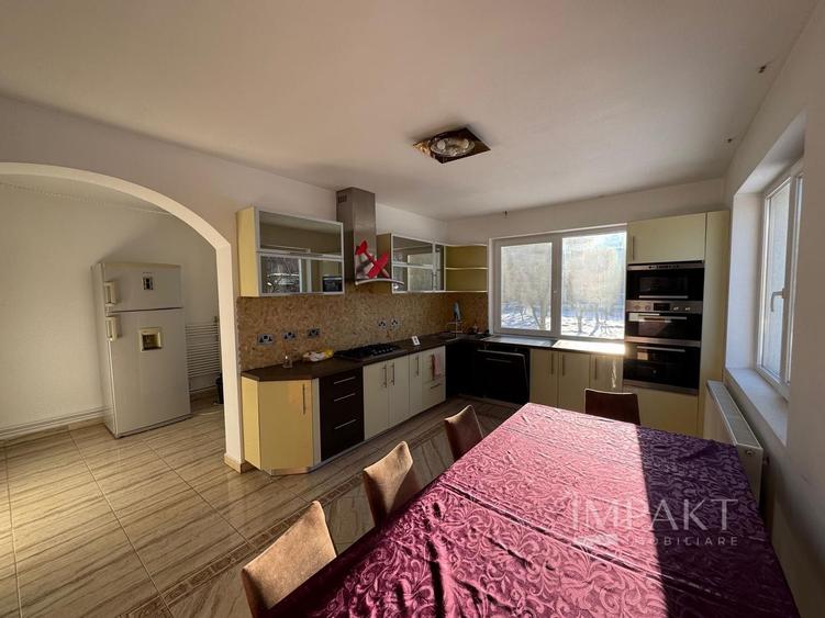 Casă tip duplex, 200 mp, 3 niveluri, 2 locuri de parcare