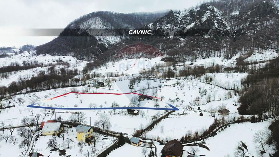 Teren 826mp in CAVNIC zona Pietrele Soimului cu o priveliste minunata. - 2