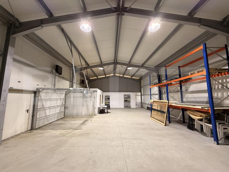 Depozit farmaceutic cu laborator analize 269 mp, curte 1.845mp, zona Cârcea
