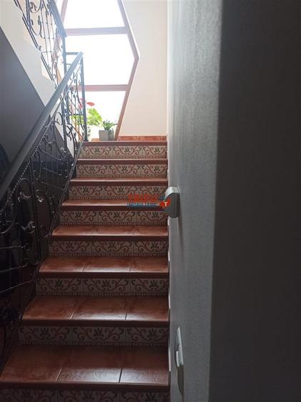Casa de vanzare 5 camere 560 mp teren Cetate !