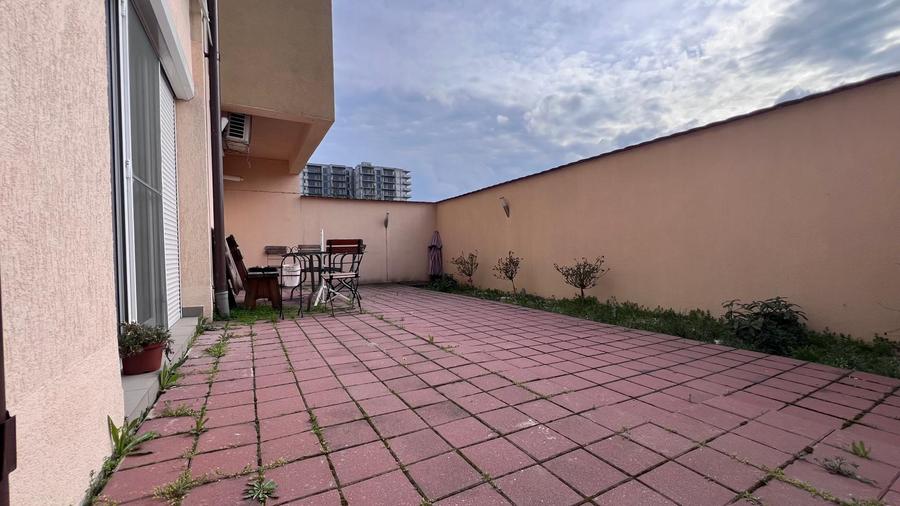 Apartament cu curte generoasă | 2 camere | Mobilat complet | Avangarde