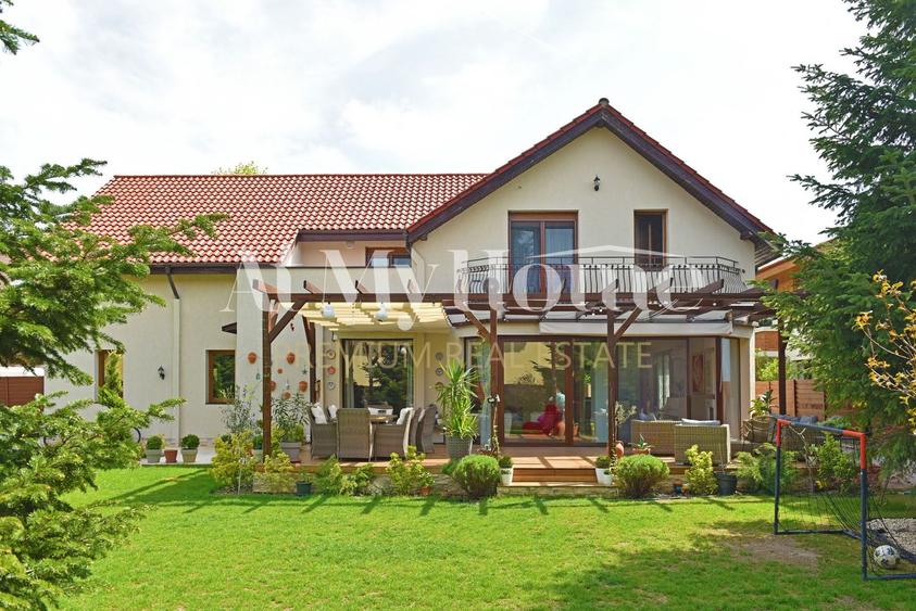 VIla spatioasa cu 6 camere, piscina proprie, 750mp de gradina