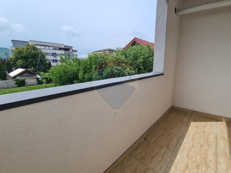 Apartament 2 camere, etaj 1, mobilat premium, parcare în curte