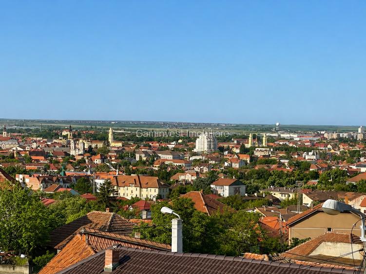 Casa de vanzare in Oradea,teren 3000 mp,zona de dealuri, priveliste spre oras - 3