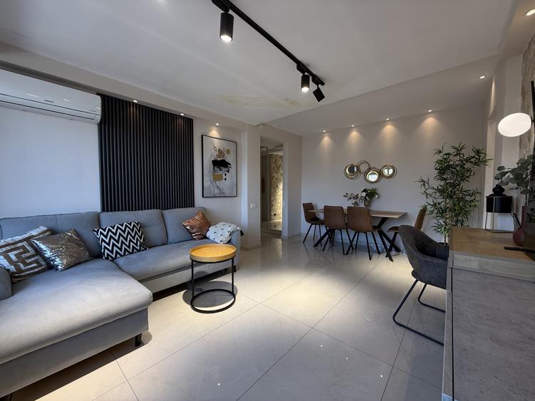 Unicat în Piața Romană! 2 camere, 53 mp, renovat integral cu designer
