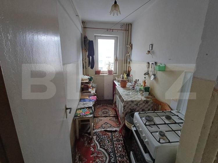 Apartament 3 camere, 46 mp, zona Plopilor