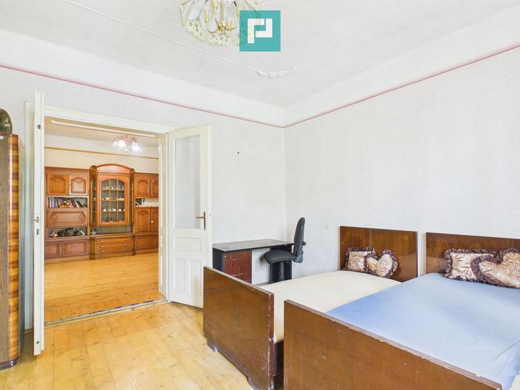Casă cu 4 camere și teren de 4227mp în Curtici