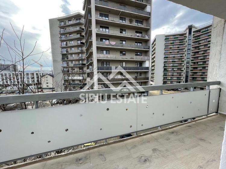 Apartament decomandat cu 2 camere, balcon, etaj 3, recent renovat, -Sibiu