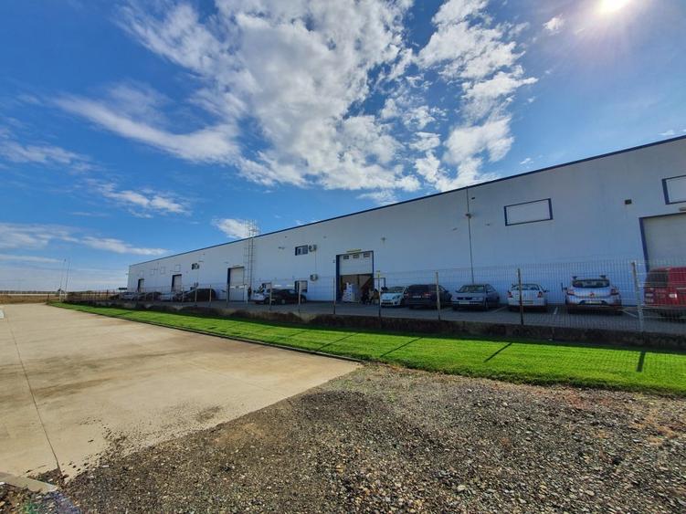 Hala industriala de 853 mp de vanzare si teren in Zona Industriala Sud