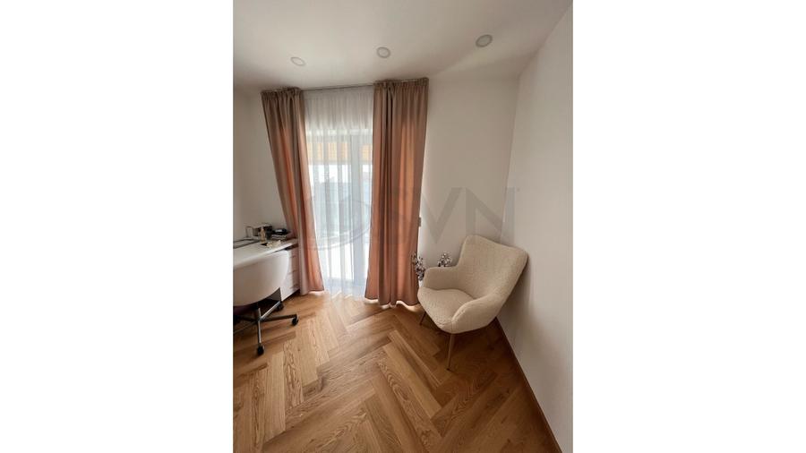 REA1023158 Apartament 4 camere de vanzare