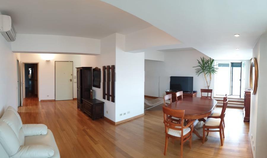 Apartament 5 camere-spatios- zona central-garaj