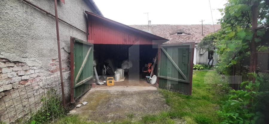 Apartament de vanzare, la casa, cu 2 camere si garaj 66 mp zona Lazaret