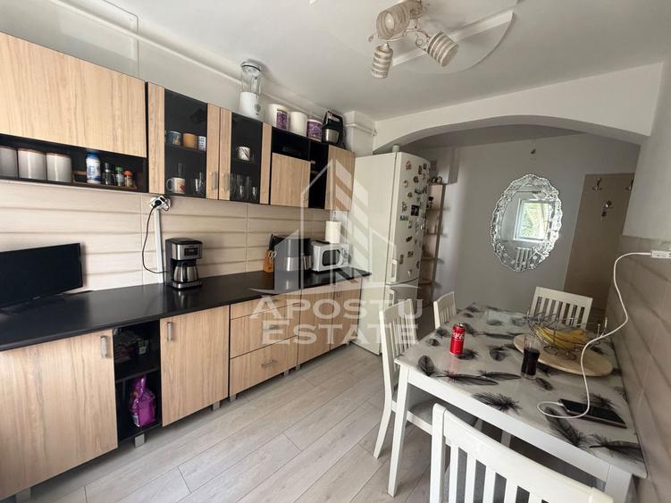 Apartament cu 3 camere de vânzare , etajul 2 , Zona Lipovei, Timisoara