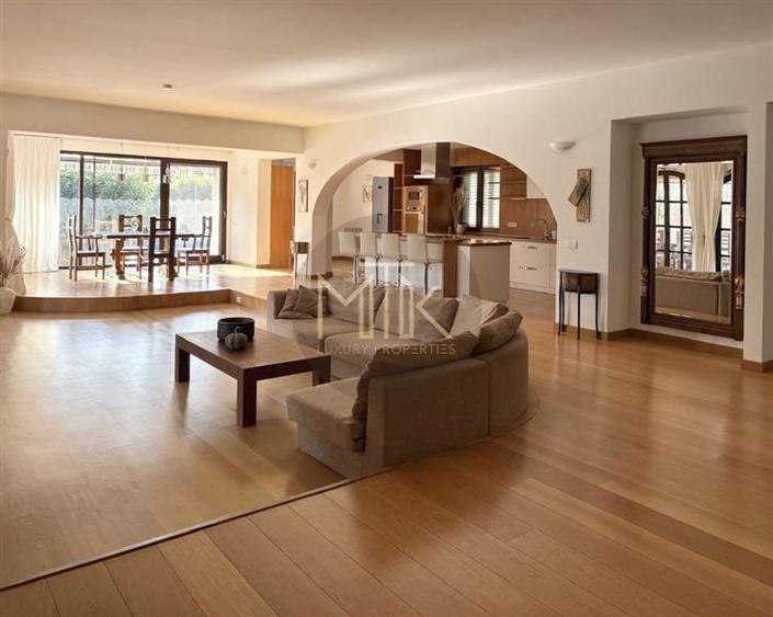 Vila Exclusivista cu piscina 10 camere I Erou Iancu Nicolae - Baneasa Zoo
