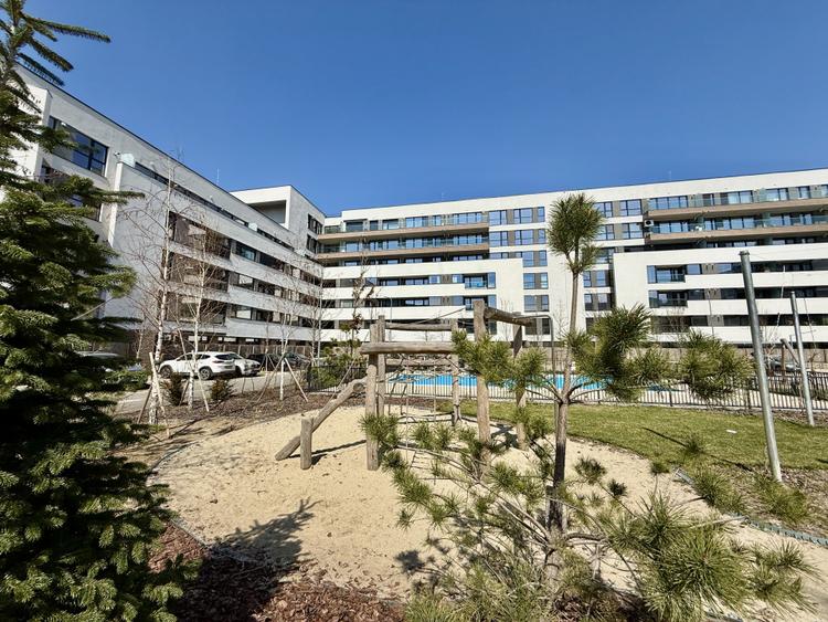 Atria - prima inchiriere, acces la piscina si gradina proprie