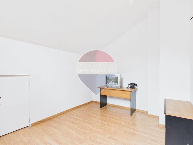 Apartament cu mansardă și garaj de vânzare în zona Domenii
