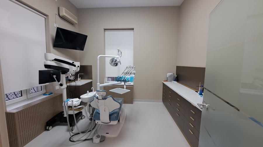 BUSINESS LA CHEIE IN VILA RENOVATA - CLINICA STOMATOLOGICA