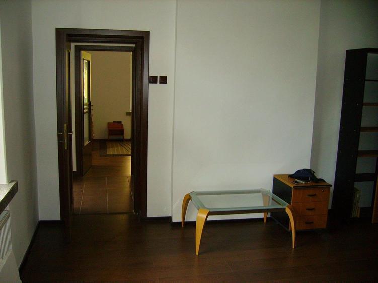 Vila de vanzare ,Apartament modern cu 2 camere la parter în vilă P+1