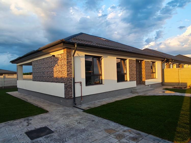 FARA COMISION in Bacu casa 4 camere 2 bai placa beton la pod incalz pardoseala
