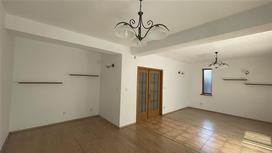 Vila Tei, 8 camere, 320 mp utili, curte libera 150 mp