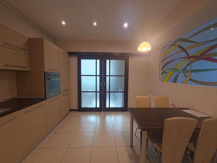 Apartament 3 camere 2 bai lux parcare subterana termen lung zona KM 5