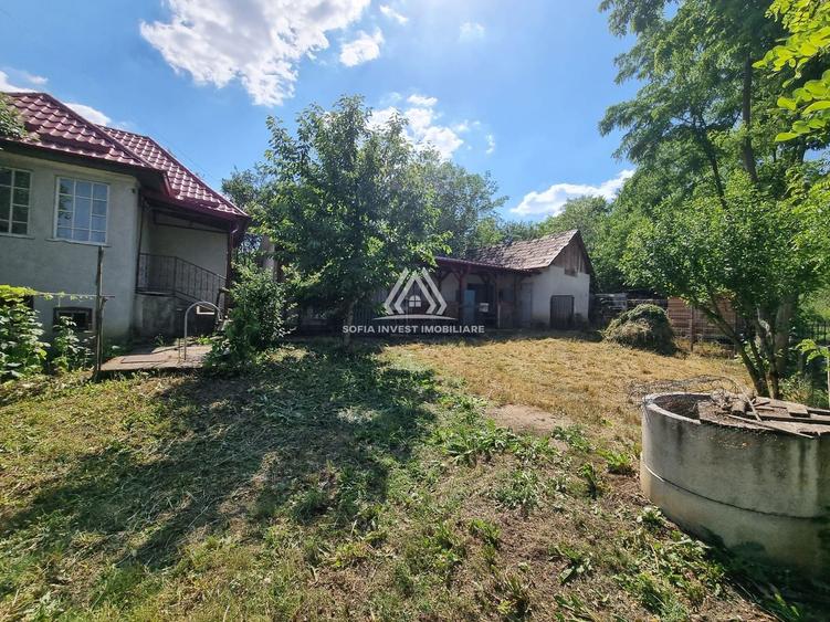 CASĂ LA ȚARĂ, SÂMBOLENI, COMUNA CAMARAȘU