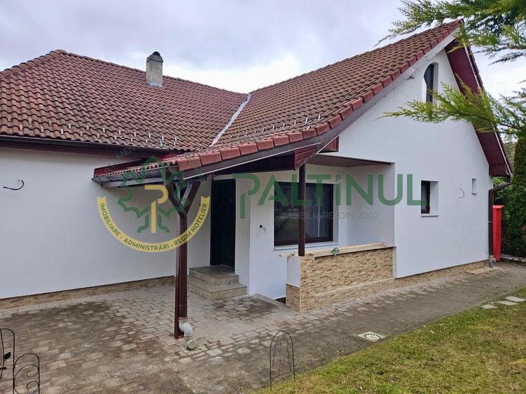 Casă de vânzare în centrul Sibiului – 3 camere și curte privată