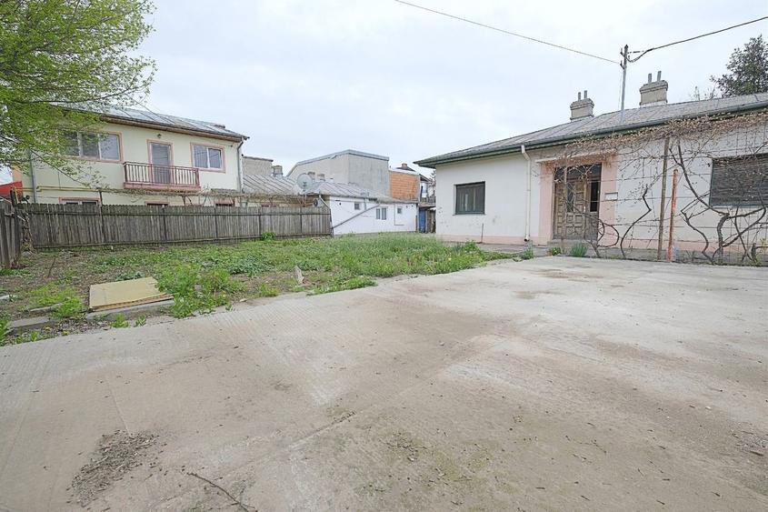 RAHOVA - Str. Muntii Carpati, imobil casa si teren 580 mp. cu pozitie de colt