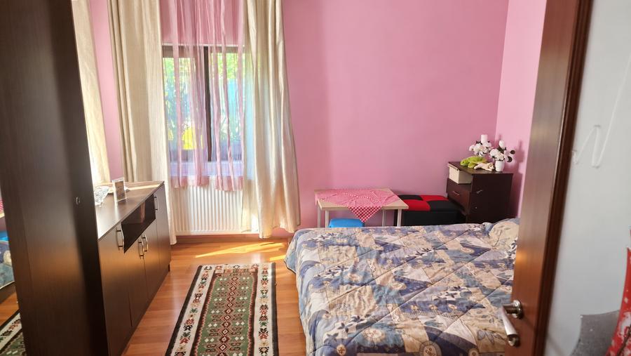 Casă 4 camere 3 dormitoare in zona București Noi -Singur în curte