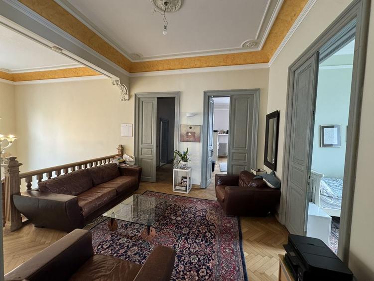 Vila istorica de vanzare in zona *Unirii* | 21 camere | curte, garaj
