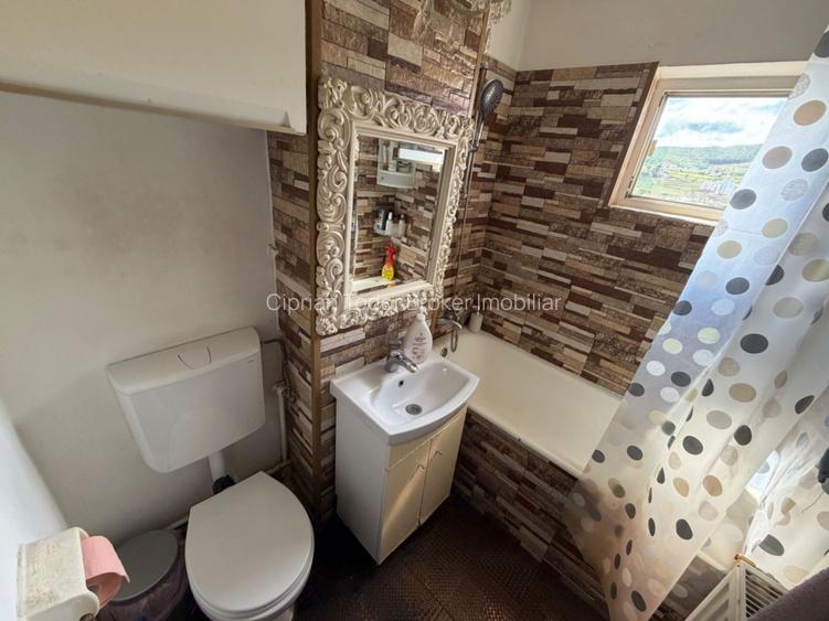 Apartament 3 camere, decomandat  - zona Cetate - 7