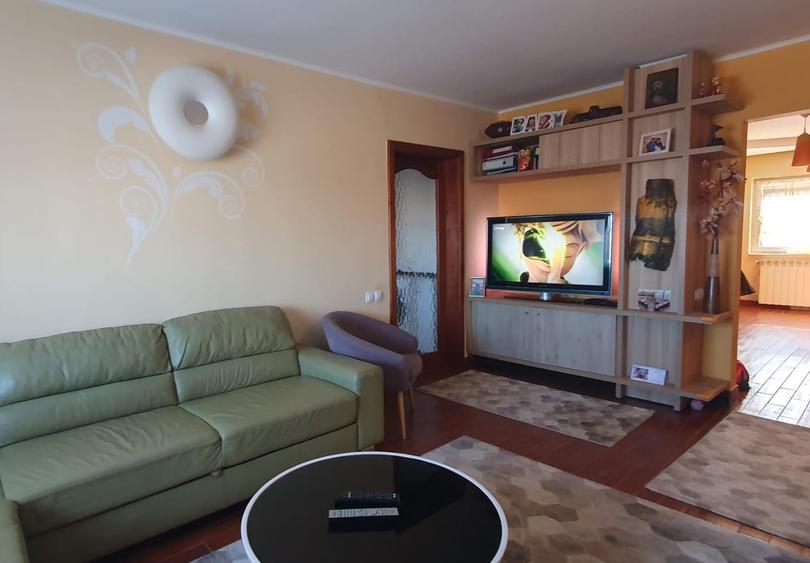 Ap 3 camere, 90 mp, 2 băi, 1 balcon, et. 3, Girocului, cu garaj, comision 0%
