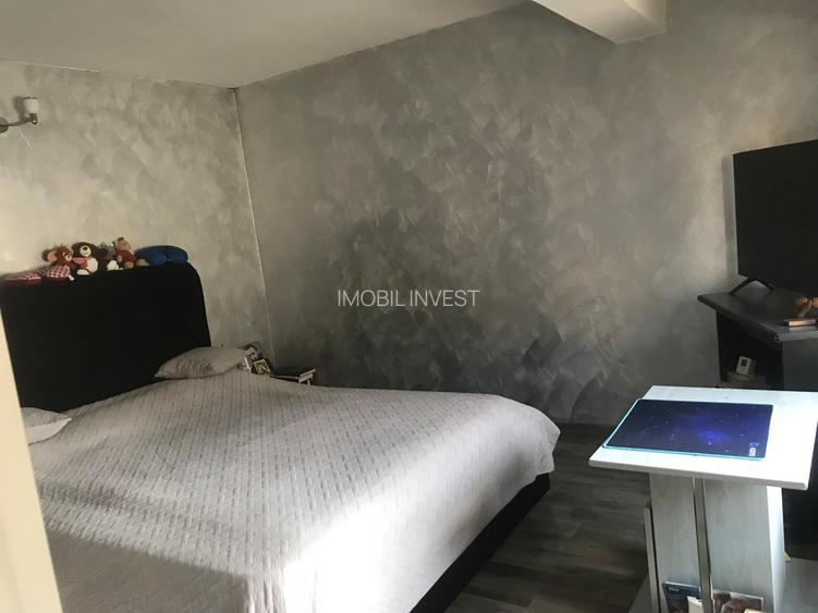 Casă de vânzare, 8 camere, 2 corpuri, zonă centrală - 3