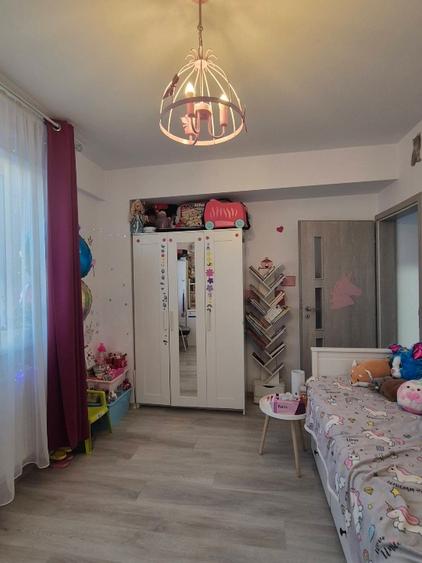 Vând apartament 3 camere