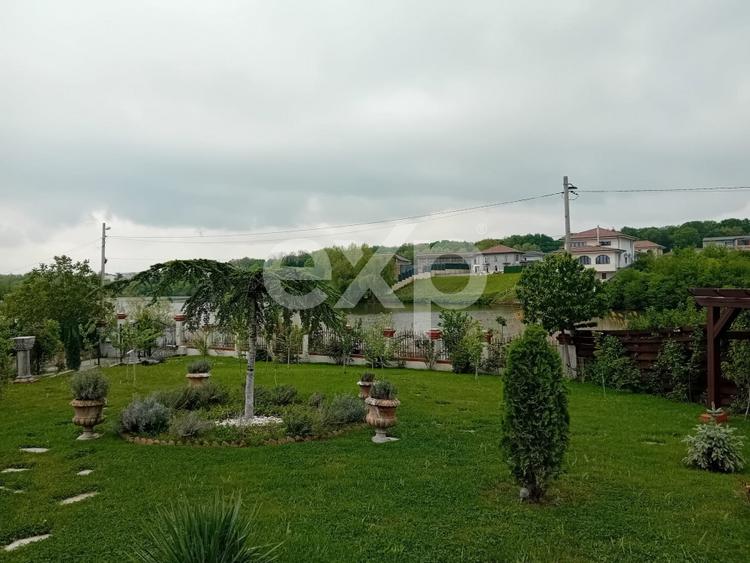 De vanzare vila exceptionala in stil Neo Romanesc cu vedere la lac si padure