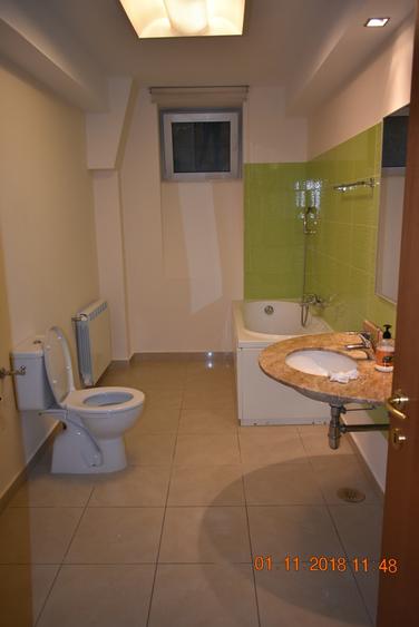Apartament 5 camere pretabil birouri/locuit
