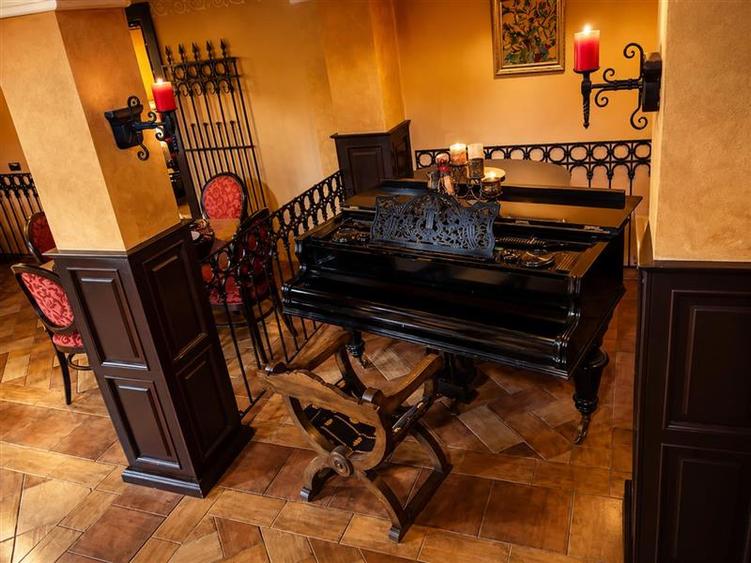 Hotel boutique:restaurant,spa,domeniu de 4.300 mp,5 minute de Castelul Bran,opor