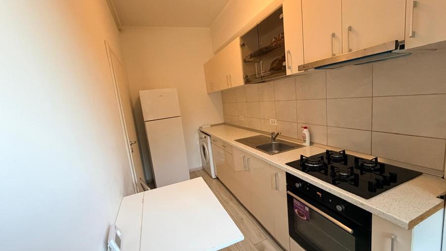 STUDIO  2/10  MOBILATA UTILATA  CENTRALA TERMICA PROPRIE METROU M2 LUMINOASA