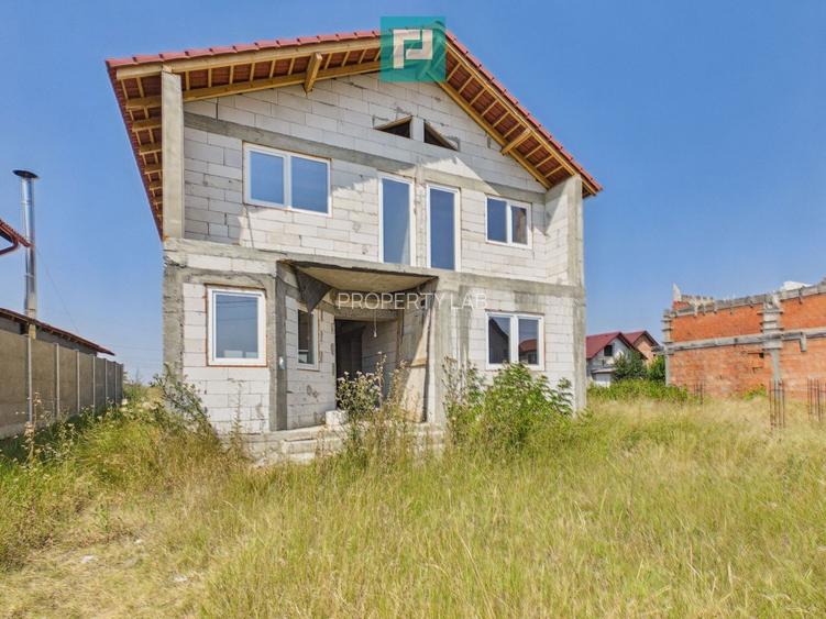 Vilă la roșu cu 4 dormitoare în Fântânele