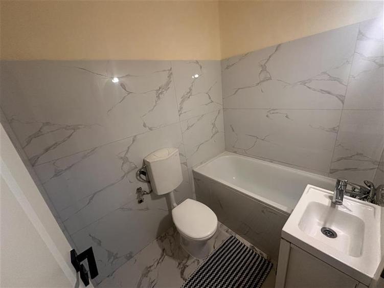 Garsoniera prospat renovata la parter in zona Soarelui