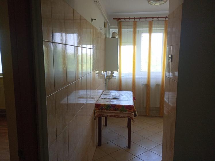 - Apartament 2 camere confort 1 zona Garii, etaj 4 cu pod.