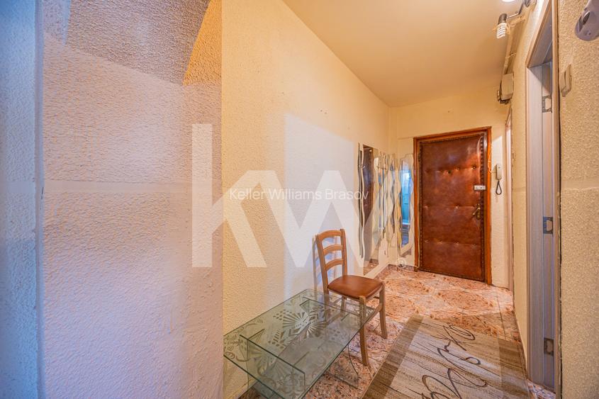 Vânzare apartament cu 2 camere,  2 balcoane, decomandat - zona Tractorul - 17