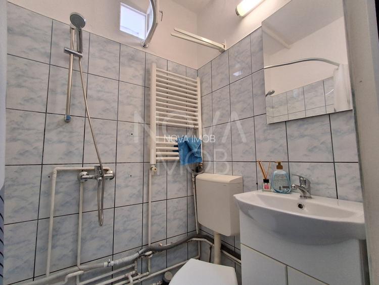 Garsoniera de inchiriat, Vasile Aaron - 6