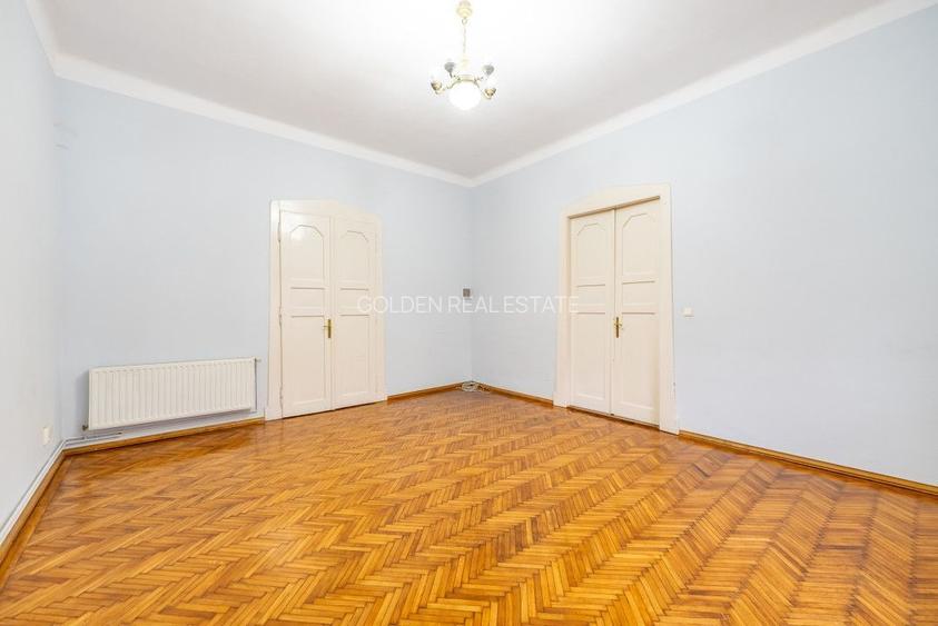 Apartament nemobilat, 3 camere, etaj 1, Bld.Revoluției - 9