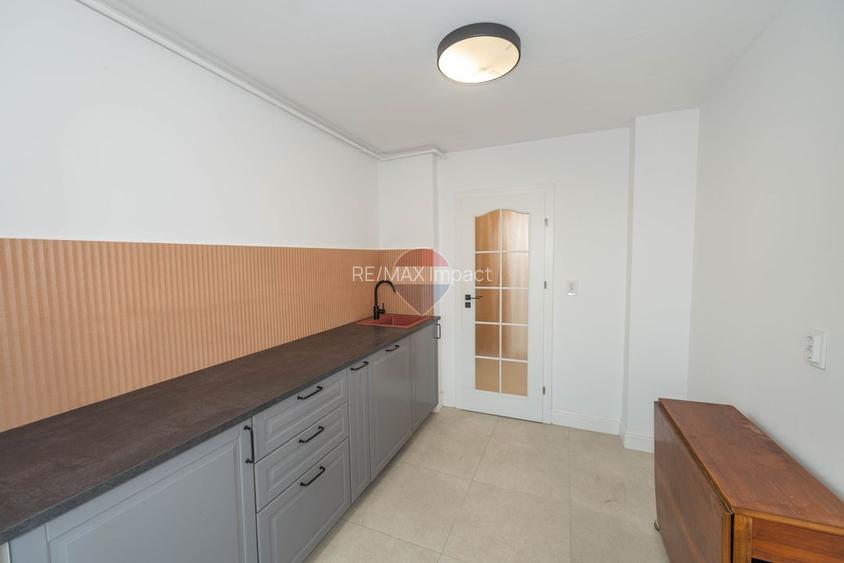 Apartament 3 camere de vanzare, balcon, renovat,  Berceni, sector 4 - 8