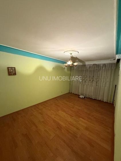 Etaj 2 - Dacia - Piata - 3 camere decomandat - liber - 10