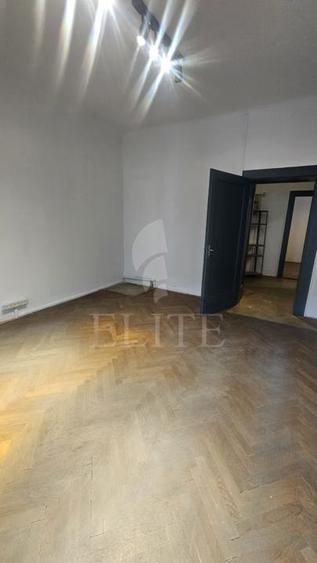 Apartament 4 camere în zona P-TA UNIRII