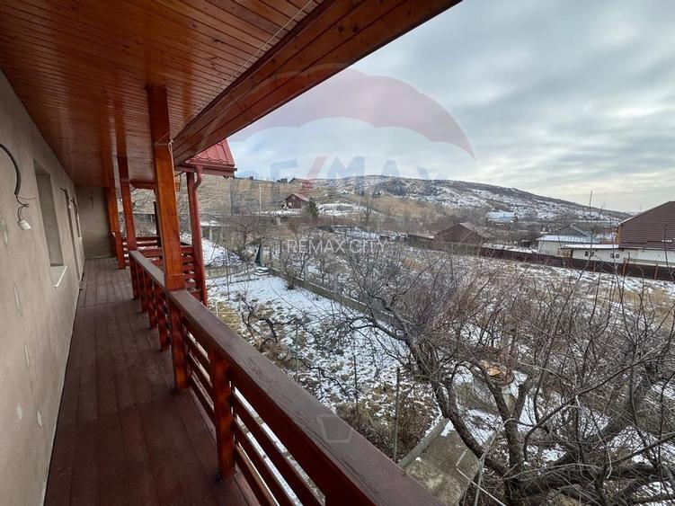 Casă / Vilă cu 6 camere de vânzare în zona Darmanesti - 54