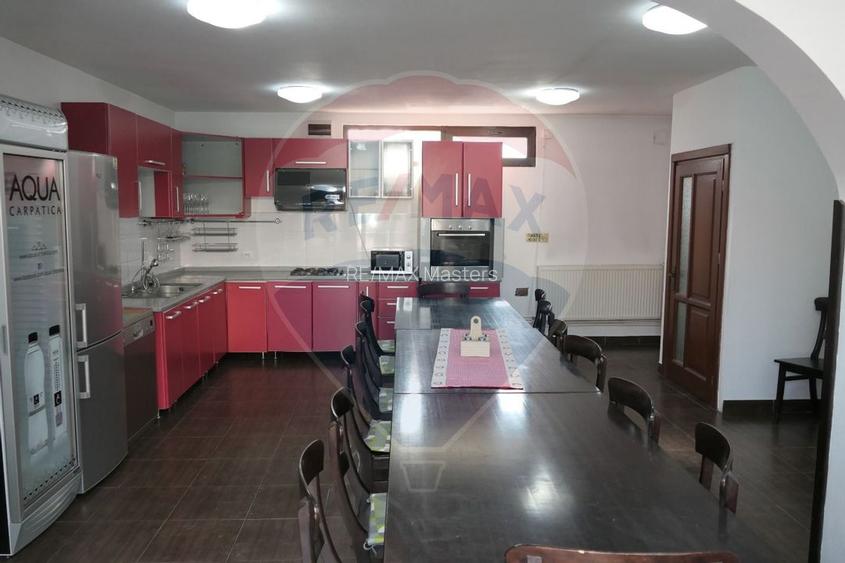 Vilă cu 10 camere de vânzare în zona Centrala - 4