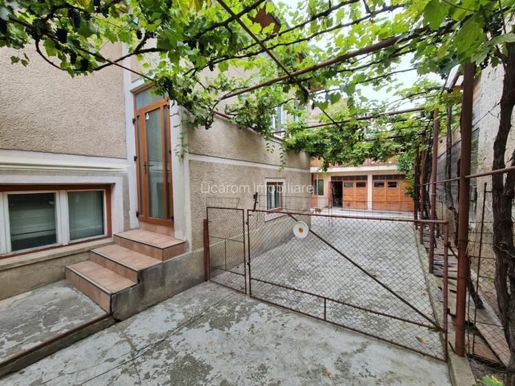 Proprietate individuala-3 apartamente,spatiu comercial,garaje,gradina,curte - 12